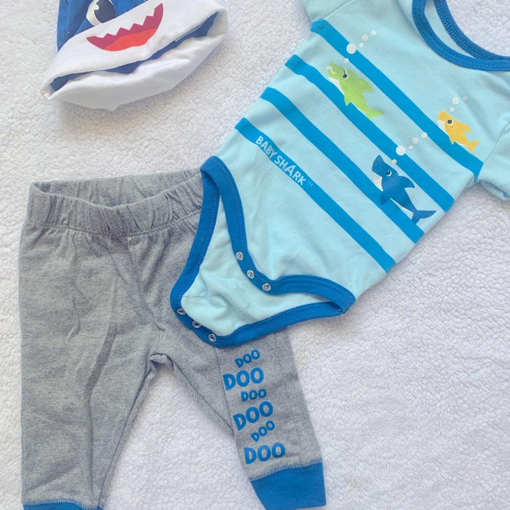 Baby Shark Bodysuit Set